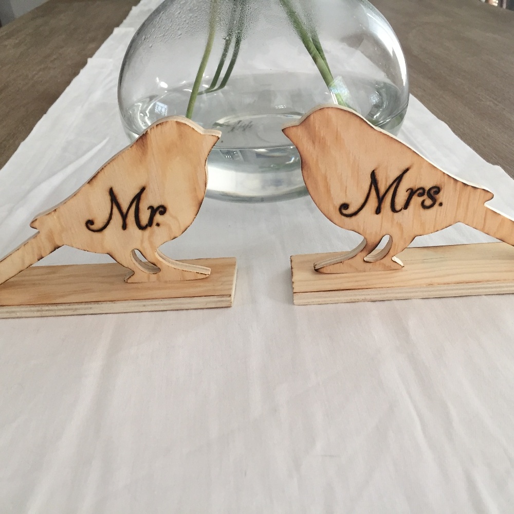MR & MRS SWEETHEART TABLE WOODEN LOVEBIRDS